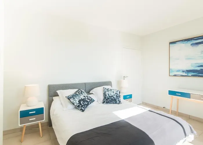 Spacieuse Avec Jacuzzi Privatif Villa *